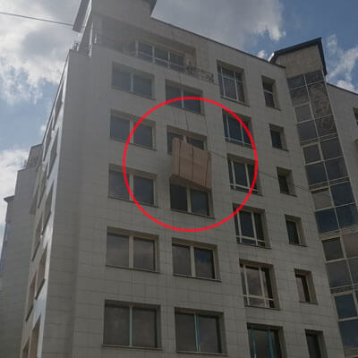 Подъем груза на 9 этаж через балкон, август 2021